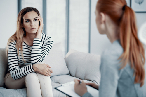 woman talking to therapist about her mood and personality disorders