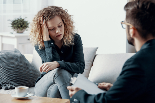 woman receiving dual diagnosis treatment