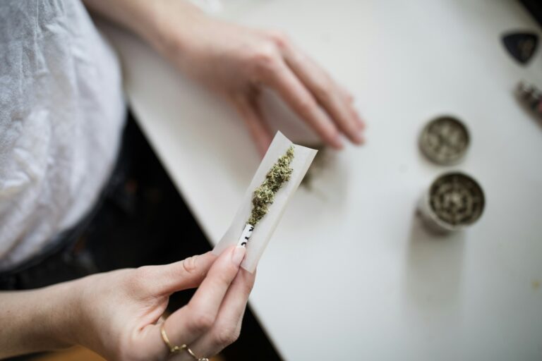 How to identify the symptoms of laced weed