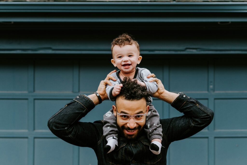 How do family support groups help addiction recovery